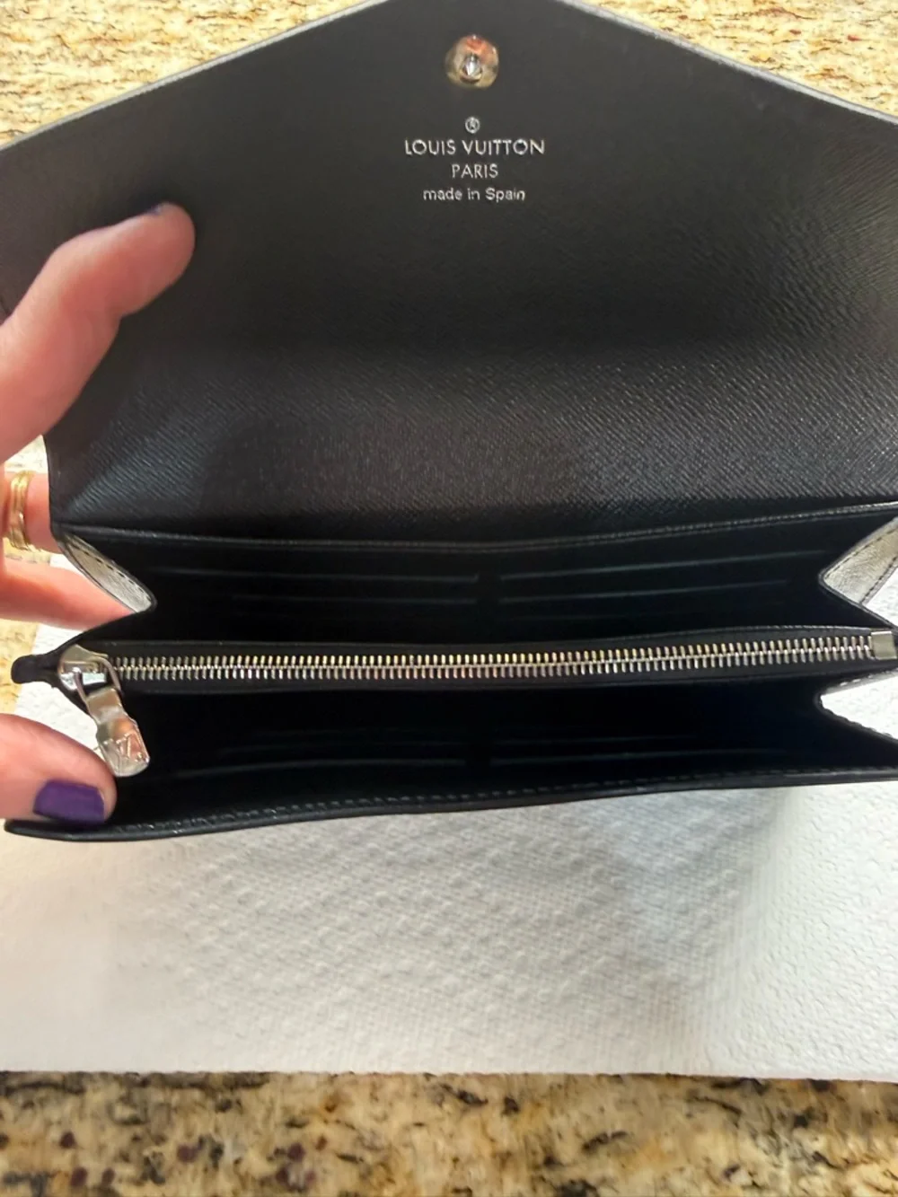 LOUIS VUITTON  Epi Portefeuille Sarah Wallet in Black - Picture 3 of 7
